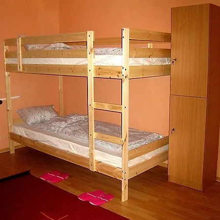Anadin Female * Budapest